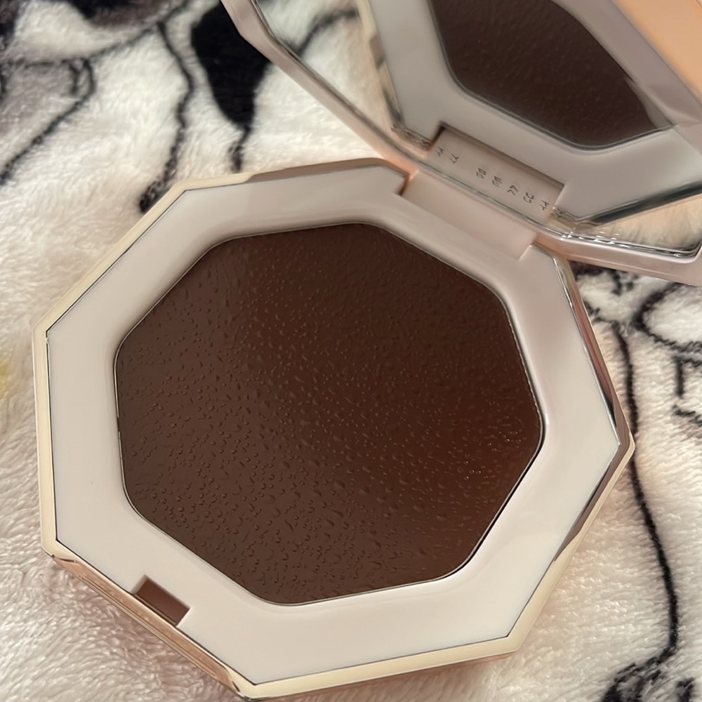 Fenty Chocolate 06 Cheeks Out Freestyle Cream Bronzer - Picture 6 of 6